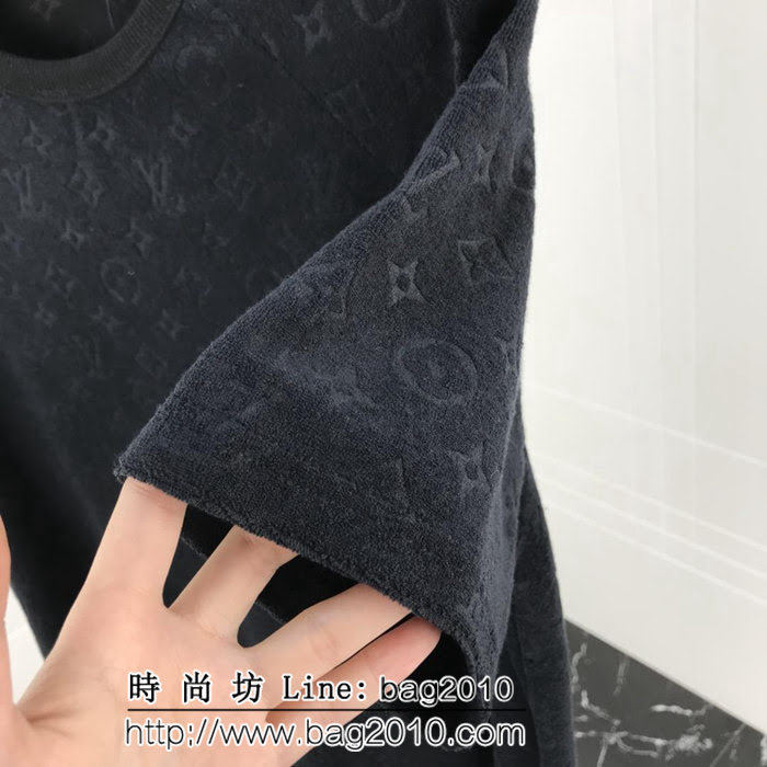 LV路易威登 19ss春夏新款 經典老花logo 暗紋壓花 黑色純棉短袖 男女同款 ydi1811